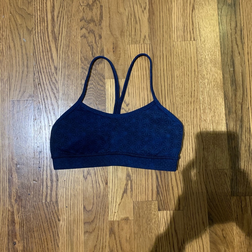 Lululemon Size 4 Flow Y Bra EUC